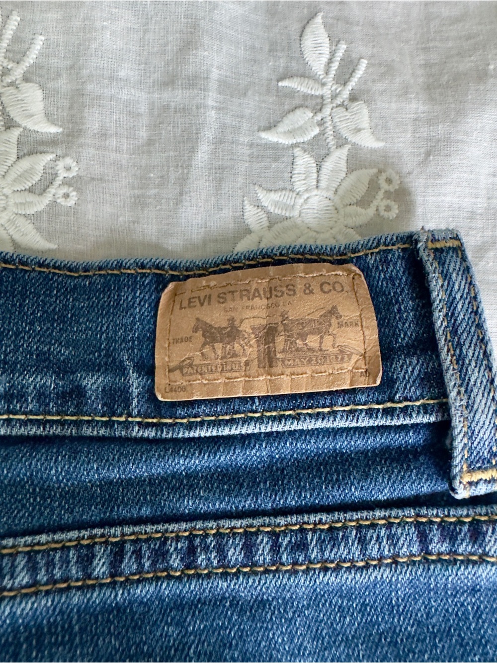 Levi's Women's 515 Dark Blue Denim Jean Shorts size 12 - Picture 3 of 7